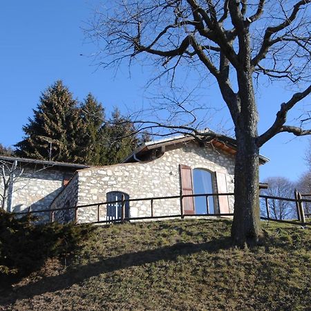 Mirabilia Bed and Breakfast Adrara San Rocco Eksteriør billede